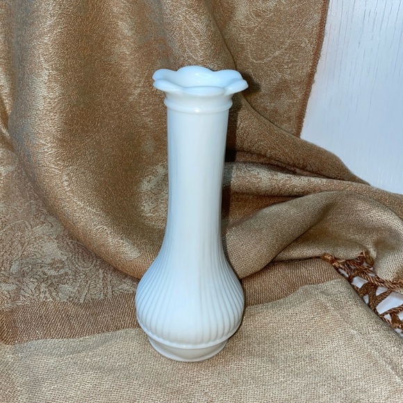 Randall Other - Vintage Randall flower top milk glass 4” high vase